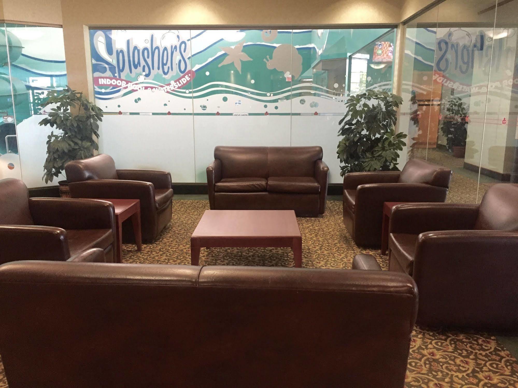 Canad Inns Destination Centre Transcona Winnipeg Esterno foto