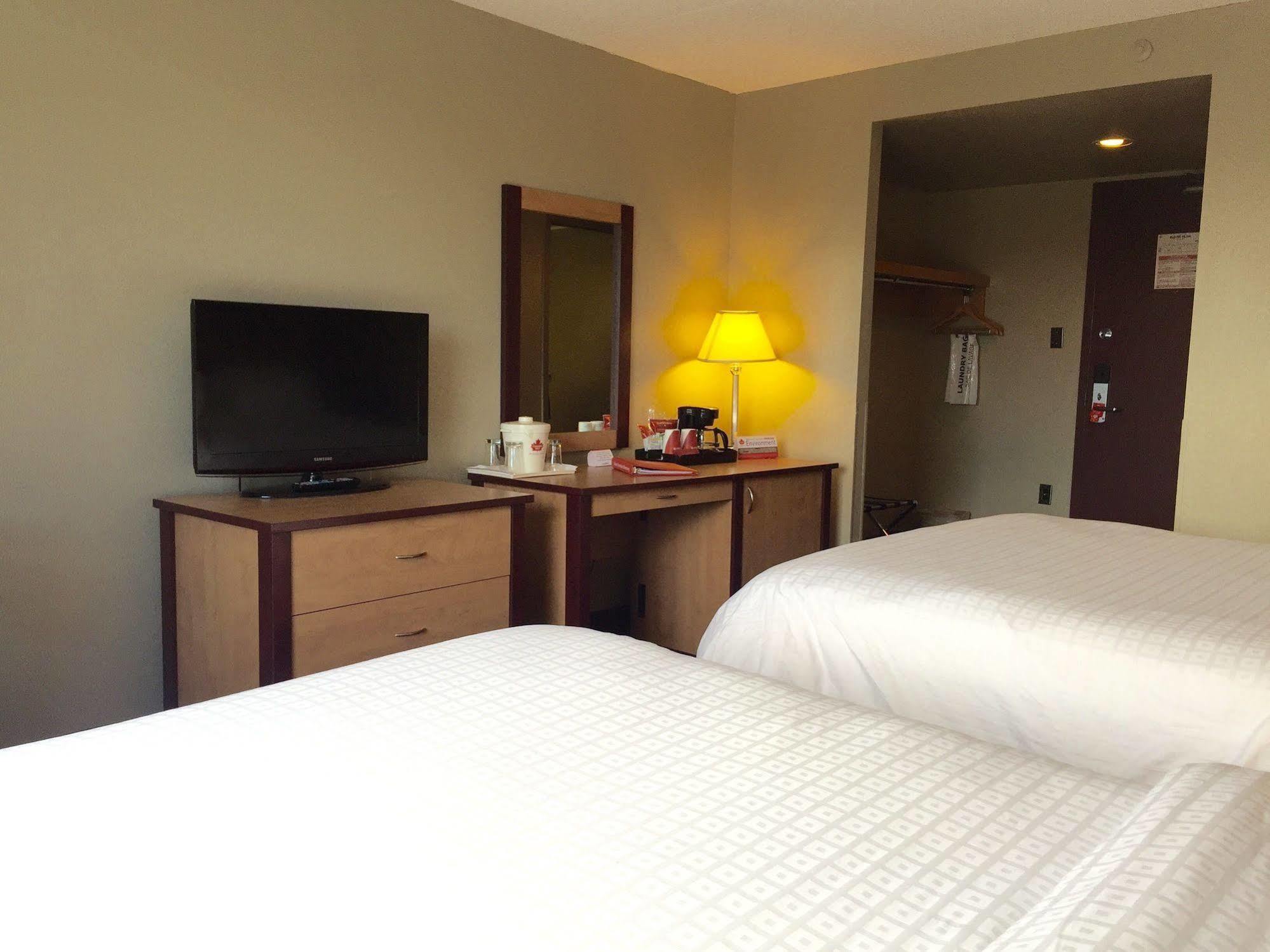 Canad Inns Destination Centre Transcona Winnipeg Esterno foto